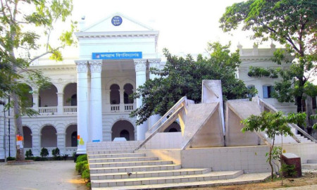 প্রতিবন্ধীবান্ধব নয় জবির ভবন, ভোগান্তিতে বিশেষ চাহিদাসম্পন্ন শিক্ষার্থীরা