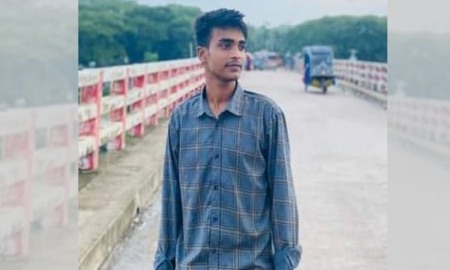 ২৪'এর-গণঅভ্যুত্থানে-নিহত-সাগরের-কবরের-পাশে-আজও-উড়ছে-লাল-সবুজ-পতাকা