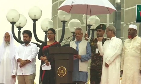 ড. ইউনূসের পাশে থাকা কে এই তরুণী