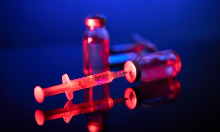 করোনা ভ্যাকসিনে সরকারি তহবিল বন্ধ করছে ট্রাম্প প্রশাসন