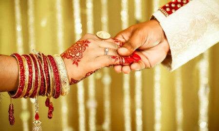 একে অপরের বোনকে বিয়ে-তালাক দিলেন দুই বন্ধু