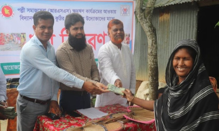 তালপাতার কুটির শিল্প উদ্যোক্তাদের মধ্যে ঋণ বিতরণ, সমিতি ঘর নির্মাণের ঘোষণা ইউএনও’র