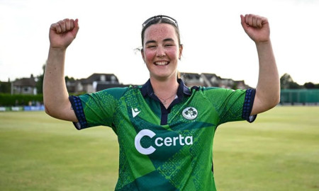 শেষ বলে ছক্কা মেরে বিশ্ব রেকর্ড