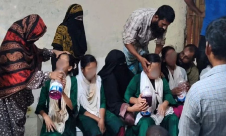 ‘বিষ মিশ্রিত’ পানি পান করে ৫ স্কুলছাত্রী হাসপাতালে