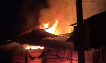 লালমোহন হাইস্কুল সুপার মার্কেটে ভয়াবহ অগ্নিকাণ্ড, পুড়ে ছাই ৫ দোকান