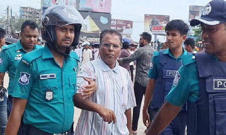 বক্তব্য শেষে ‘জয় বাংলা’ স্লোগান, পুলিশে সোপর্দ