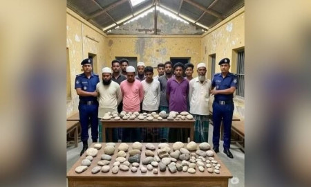 পাথরসহ গ্রেপ্তার হওয়া ভাইরাল ছবিটি ভুয়া
