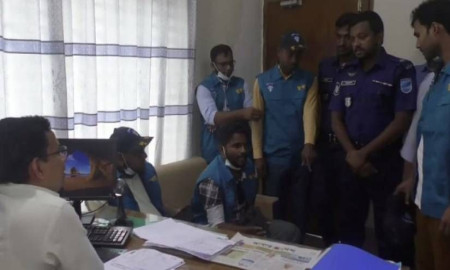 গোপালগঞ্জ আঞ্চলিক পাসপোর্ট অফিসে দুদকের অভিযান