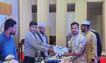 রুয়েটে ৭০০ শিক্ষার্থীর মাঝে কোরআন বিতরণ 