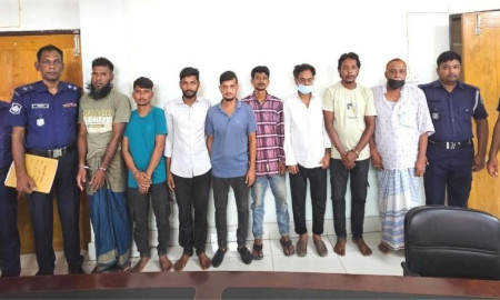 জাহাজের মাস্টার-কর্মীদের চেতনানাশক খাইয়ে অচেতন, লুটচেষ্টায় গ্রেপ্তার ৮