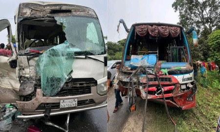 ইবির শিক্ষকবাহী কোস্টারের সঙ্গে লোকাল বাসের মুখোমুখি সংঘর্ষ