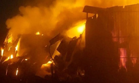 গাজীপুরে অগ্নিকাণ্ডে পুড়ল চার ঝুট গুদাম