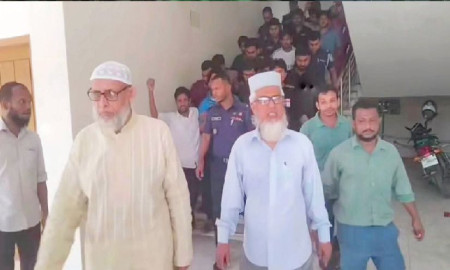 মুচলেকা দিয়ে ক্যাম্পাস ছাড়লেন আনন্দ মোহন কলেজের অধ্যক্ষ