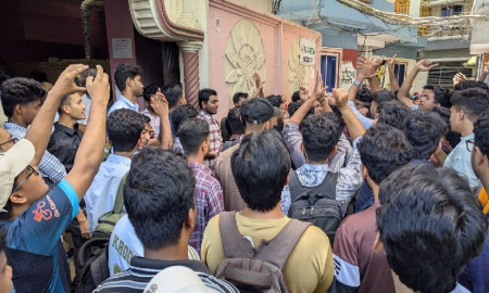 স্থায়ী ক্যাম্পাসের দাবিতে ‘শাটডাউন’ কর্মসূচি ঘোষণা ফেনী ইউনিভার্সিটি শিক্ষার্থীদের 