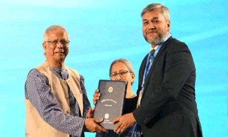 জাতীয় মৎস্য পদক পেলেন শেকৃবির অধ্যাপক ড. কাজী আহসান হাবীব