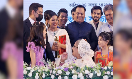 ‘সেদিন তার হাসি ভীষণ ভালো লেগেছিল, কিন্তু ক্ষমতা মানুষটিকে শয়তান বানাল’