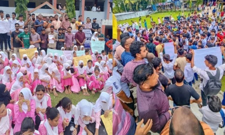 তিন কর্মকর্তার অপসারণ দাবিতে সপ্তম দিনের মতো আন্দোলন চলমান