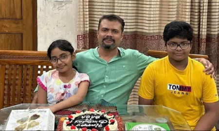 ‘তুমি কেমন বাবা, নিজের সন্তানকে একটু জড়িয়ে ধরতেও পারো না’