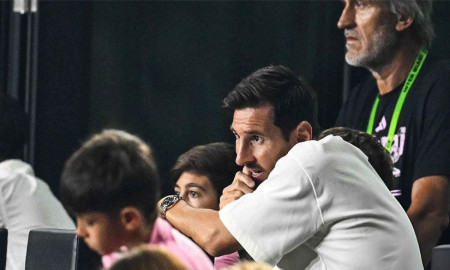 গ্যালারি থেকে কোচের লাল কার্ড দেখলেন মেসি, সেমিতে মায়ামি