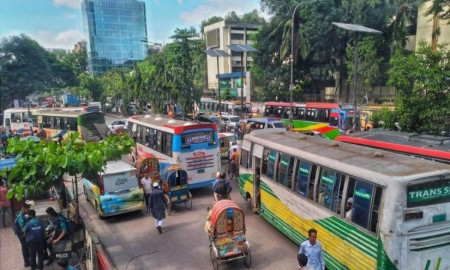 ৪ ঘণ্টা পর থামল সংঘর্ষ, সায়েন্সল্যাবে যান চলাচল স্বাভাবিক 