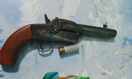 বিএনপি নেতার বাসা থেকে অস্ত্র ও গুলি উদ্ধার 