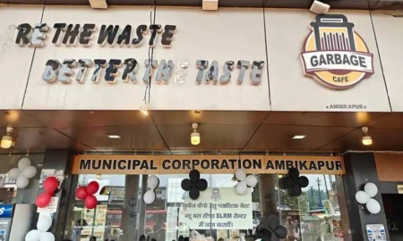 টাকার বদলে আবর্জনা জমা দিলেই খাবার পাওয়া যায় যেখানে