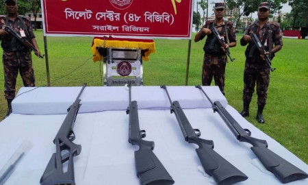 সিলেটের জাফলংয়ে বিজিবির অভিযানে ভারতীয় অস্ত্র উদ্ধার