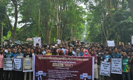 রাজশাহীতে ক্লাস-পরীক্ষা বর্জন করে প্রকৌশলী শিক্ষার্থীদের ৩ দাবিতে সমাবেশ