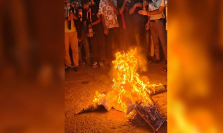 ঢাকা বিশ্ববিদ্যালয়ে ফজলুর রহমানের কুশপুত্তলিকা দাহ