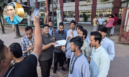 অবশেষে বদলি মোহাম্মদপুর থানার ওসি, মিষ্টি বিতরণ