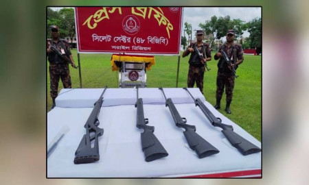 জাফলংয়ে বিজিবির অভিযানে ভারতীয় অস্ত্র উদ্ধার