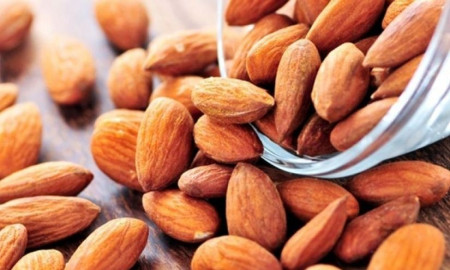 নিয়মিত কাঠবাদাম খেলে কমতে পারে বয়সের ছাপ, খাবেন যেভাবে