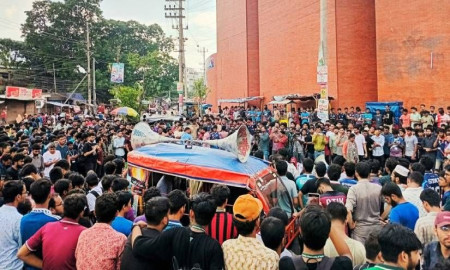 প্রকৌশলী শিক্ষার্থীদের ওপর হামলা, রুয়েট শিক্ষার্থীদের ঢাকা-রাজশাহী মহাসড়ক অবরোধ