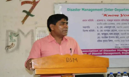 আবেদনের যোগ্যতা নেই, তবু এক যুগ ধরে বিশ্ববিদ্যালয়ের শিক্ষক!