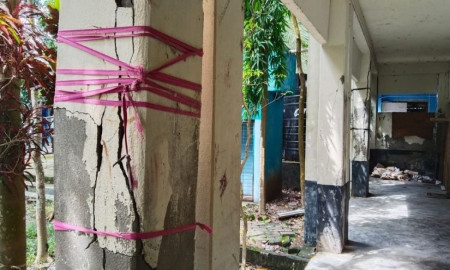 ঝুঁকিপূর্ণ ভবনে পাঠদান, যে কোনো সময় দুর্ঘটনার আশঙ্কা