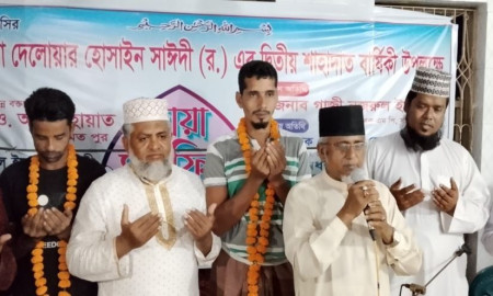 যুবদলের দুই নেতা-কর্মী ফুলের মালা গলায় পরে জামায়াতে যোগদান