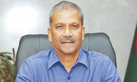 নুরের ওপর হামলার ঘটনায় আইন উপদেষ্টার নিন্দা