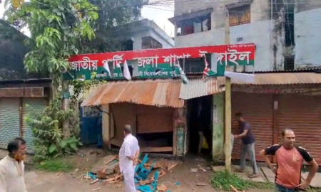 এবার টাঙ্গাইলে জাতীয় পার্টির অফিস ভাঙচুর