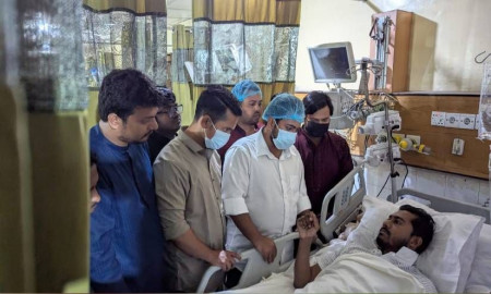 নুরের খোঁজ নিতে বিমানবন্দর থেকে সরাসরি হাসপাতালে নাহিদ-সারজিসরা