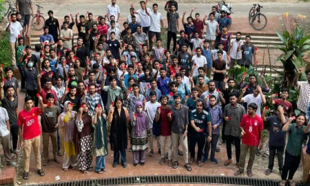 ডিপ্লোমা সিন্ডিকেটের বিরুদ্ধে চুয়েট শিক্ষার্থীদের ‘লাল কার্ড’ প্রদর্শন