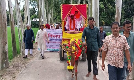 ফুলবাড়ীতে শিক্ষককে ঘোড়ার গাড়িতে চড়িয়ে রাজকীয় বিদায়