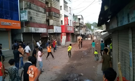 বিএনপির মিছিলে যাওয়ার সময় ধাক্কা লাগা নিয়ে দুই গ্রামবাসীর সংঘর্ষ, আহত ৩০