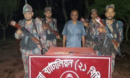 বেনাপোল সীমান্তে ভারতে অনুপ্রবেশকালে তিন বাংলাদেশি আটক