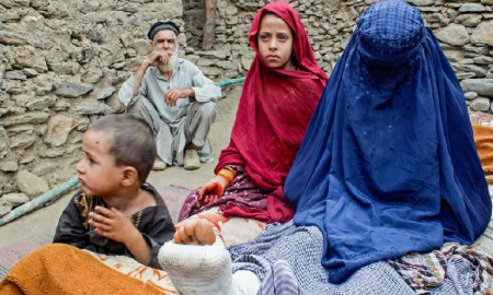 ‘পরপুরুষের ছোঁয়া হারাম’, আফগানিস্তানে ভূমিকম্পে চাপা পড়া নারীদের বাঁচাচ্ছে না উদ্ধারকারীরা