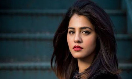  ভালুকের আক্রমণে ক্ষতবিক্ষত গায়িকা