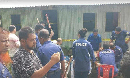 নিজ ঘরে স্ত্রীর গলা কাটা, স্বামীর ঝুলন্ত লাশ 