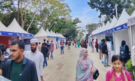 খুলনা বিশ্ববিদ্যালয়ে চাকরি মেলায় শিক্ষার্থীদের স্বতঃস্ফূর্ত অংশগ্রহণ