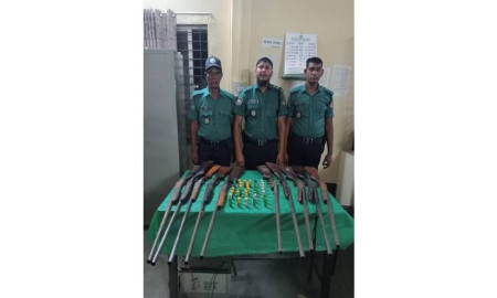 রংপুরে বিপুল পরিমাণ অবৈধ অস্ত্র ও গুলি উদ্ধার 