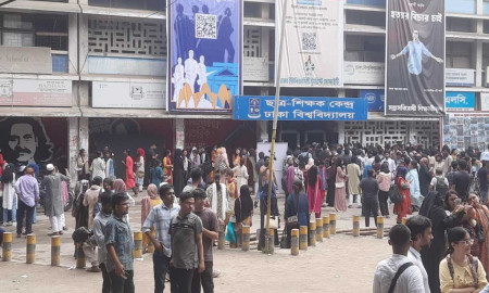 টিএসসি কেন্দ্রে ভোট গ্রহণ চলছে, গুজবে বিভ্রান্ত না হওয়ার আহ্বান প্রশাসনের