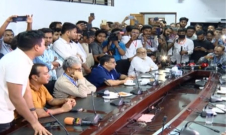 ঢাবি ভিসির সঙ্গে উত্তপ্ত বাক্য বিনিময় ছাত্রদলের